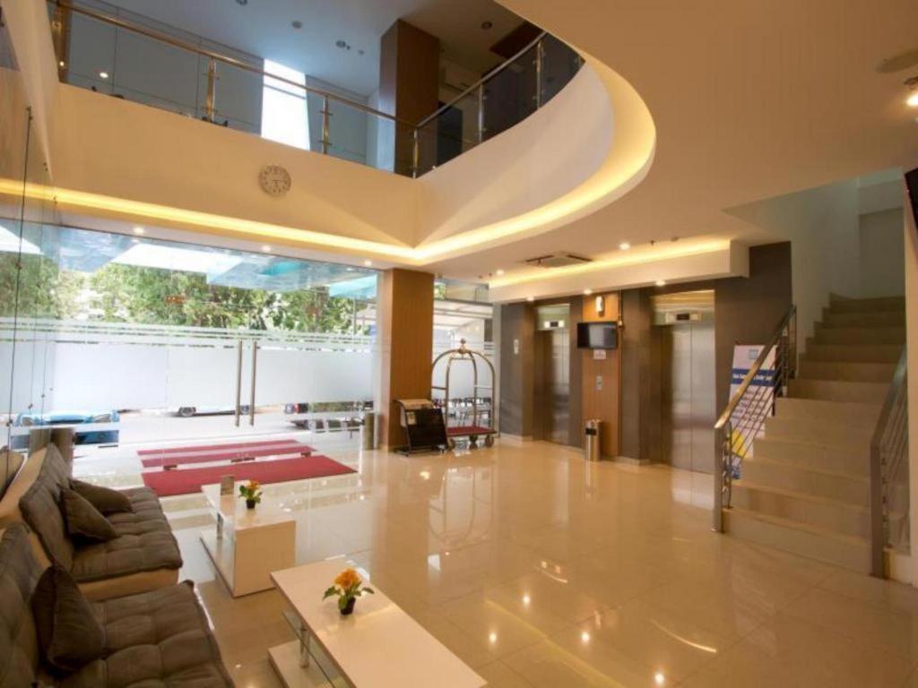 Hotel 88 Grogol By Wh Джакарта Экстерьер фото