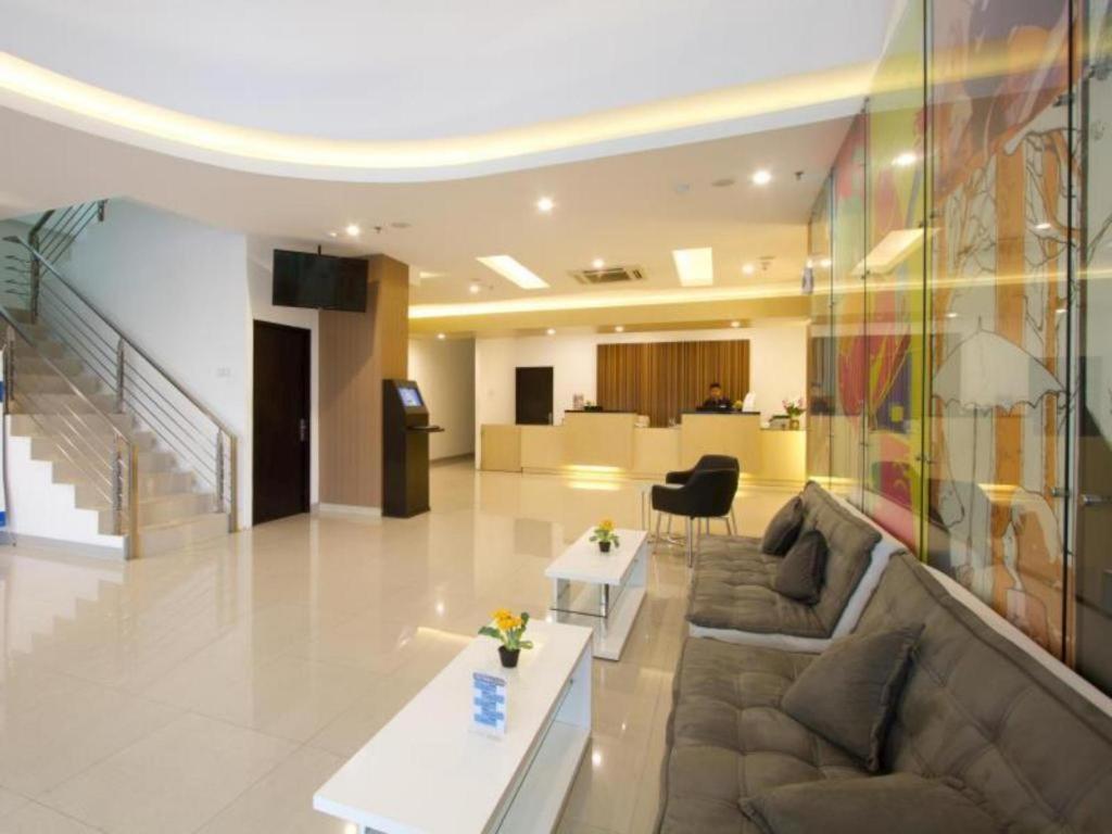 Hotel 88 Grogol By Wh Джакарта Экстерьер фото